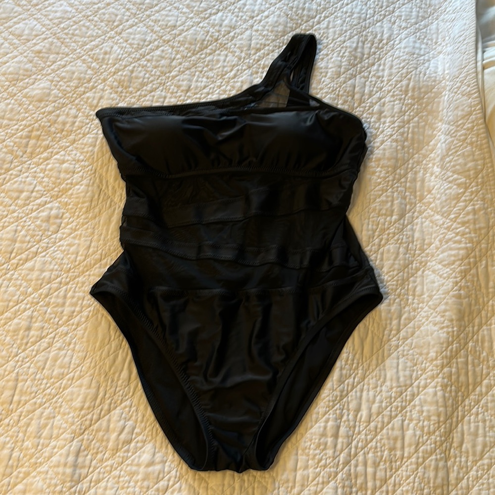 One shoulder black bathing suit